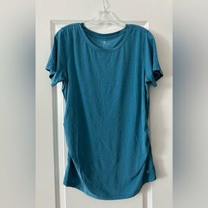 Gapfit women’s maternity workout top. Turquoise color. Size L. Lightweight.